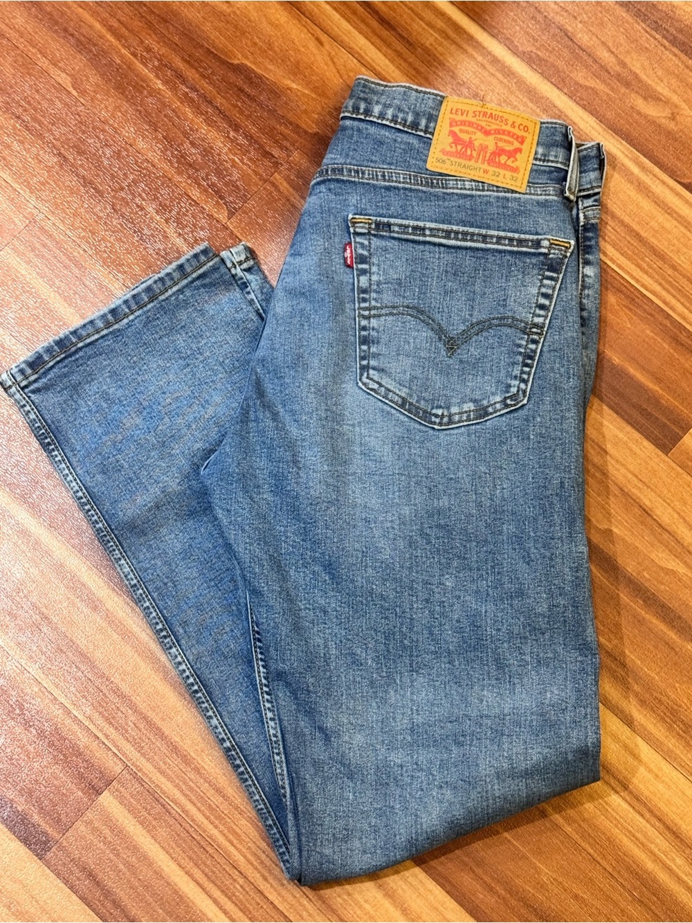 Levi's Men's Light Blue Straight-Leg Jeans with Signature Patch